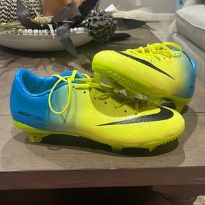 Womens soccer cleats